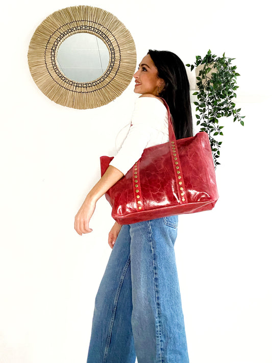 BOLSO NOMAD PIEL TACHUELAS ROJO